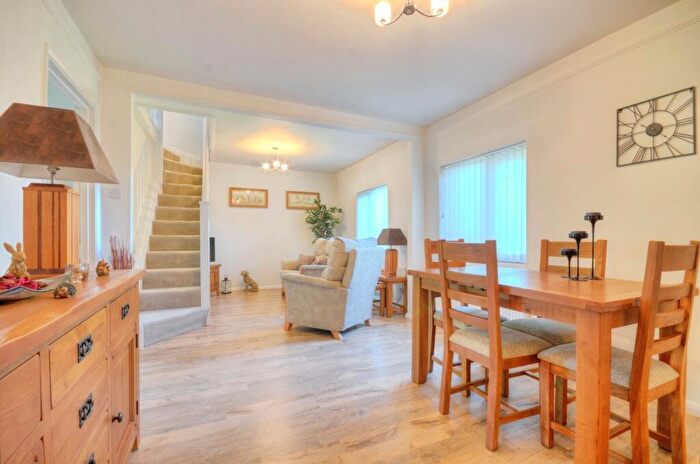 2 Bedroom Bungalow For Sale In June Lane, Midhurst, West Sussex, GU29