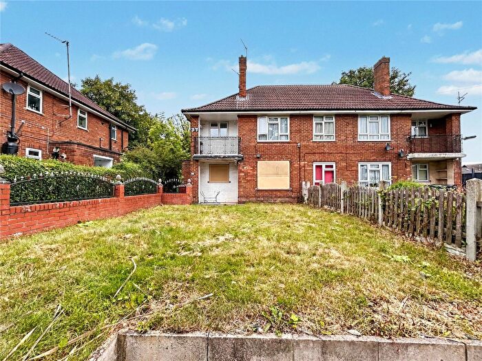 2 Bedroom Flat For Sale In Fearnville Drive, Leeds, West Yorkshire, LS8