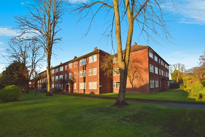 2 Bedroom Flat For Sale In Clarendon Road, Sale, Greater Manchester, M33