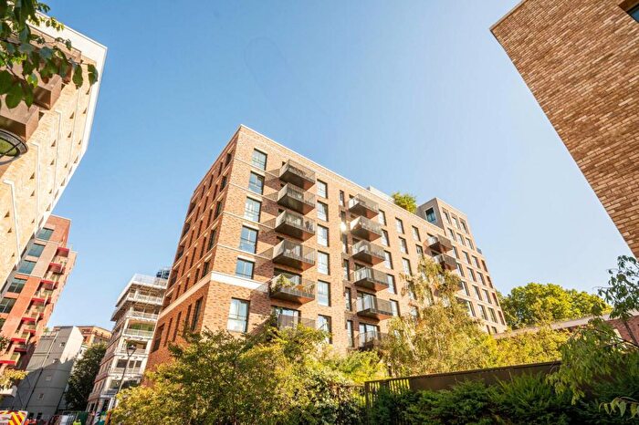 2 Bedroom Flat To Rent In Heygate Street, Elephant And Castle, London, SE17