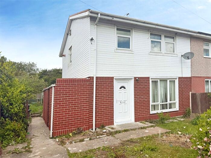 3 Bedroom Semi-Detached House To Rent In West Pinfold, Royston, Barnsley, S71