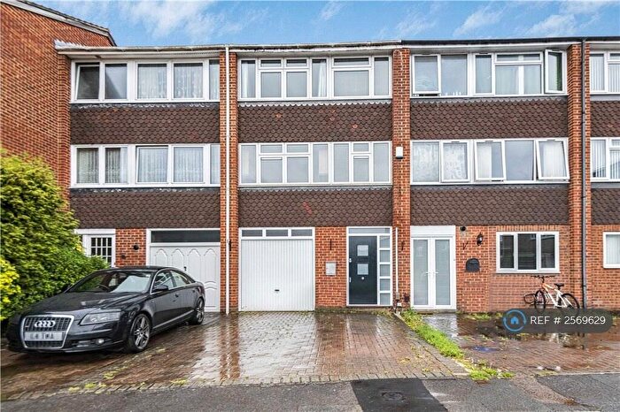 3 Bedroom Terraced House To Rent In Pierson Road, Windsor, SL4