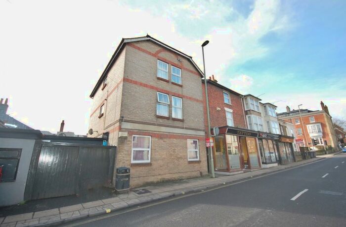 3 Bedroom Flat To Rent In Winchester City Centre, SO23