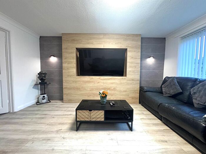 3 Bedroom Semi-Detached House For Sale In Wolfe Close, Barry, CF63