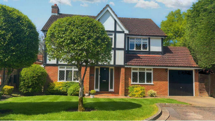4 Bedroom Detached House For Sale In Kingfisher Close, Northwood, HA6