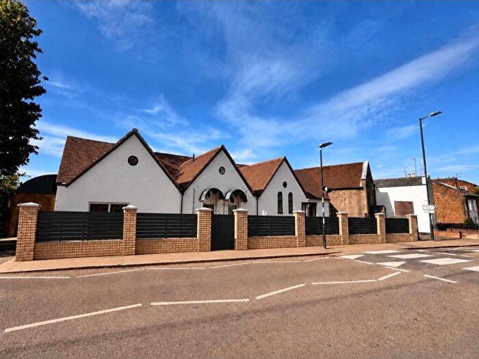 1 Bedroom Apartment For Sale In Verulam Road, St. Albans, AL3