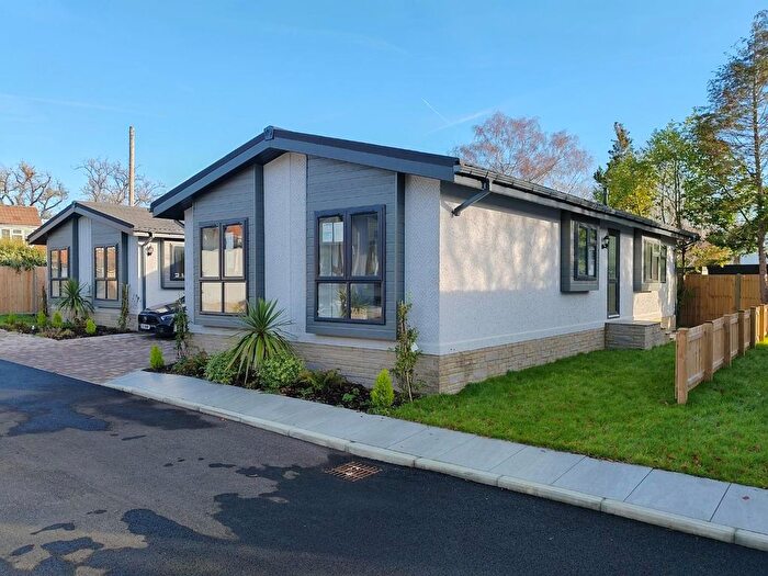 2 Bedroom Park Home For Sale In Wellington Road, Sandhurst, GU47