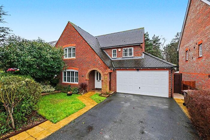 4 Bedroom Detached House For Sale In The Oaks, Dartford, DA2