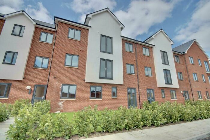 1 Bedroom Flat To Rent In Moneyfield Mews, PO3
