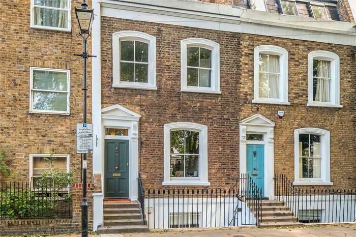 2 Bedroom End Of Terrace House To Rent In Wilton Square, Islington, London, N1