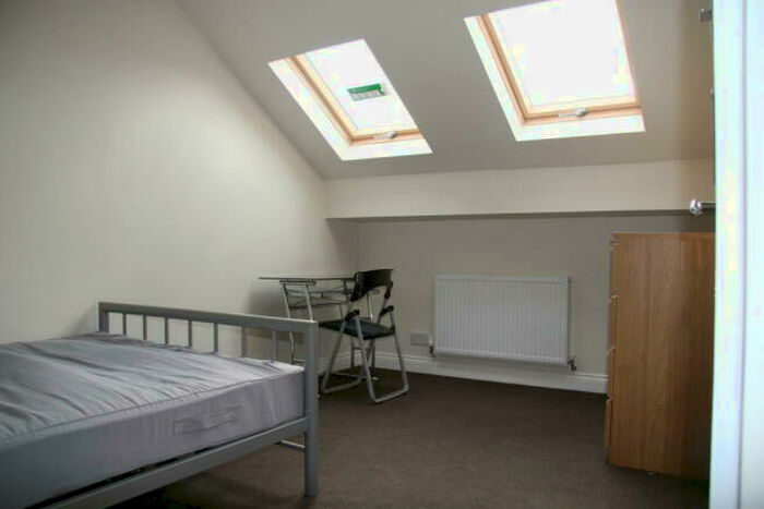 6 Bedroom House To Rent In Whitby Road, Manchester, M14