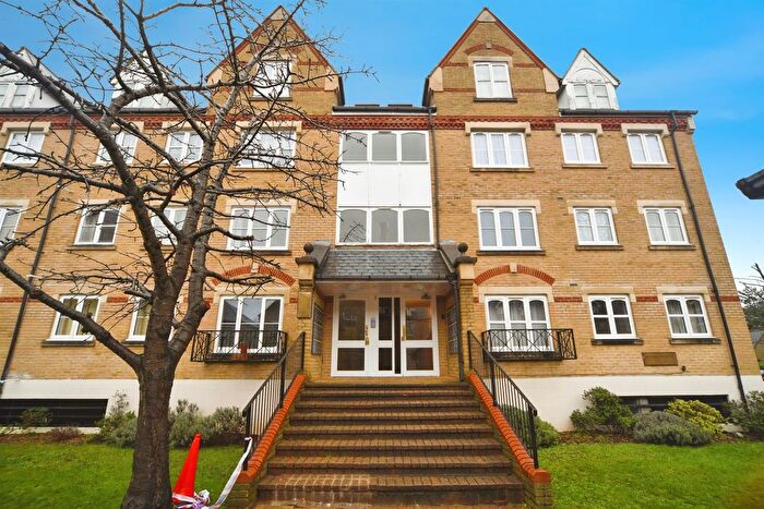 2 Bedroom Flat For Sale In Anglian Close, Watford, WD24
