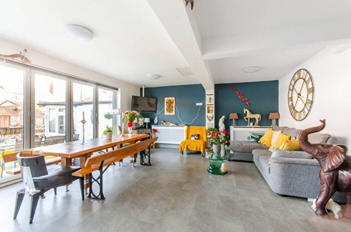 5 Bedroom Semi-Detached House To Rent In Sherrick Green Road, Gladstone Park, London, NW10