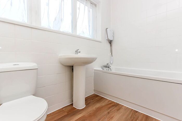 3 Bedroom End Of Terrace House For Sale In Dalkeith Road, Wellingborough, NN8