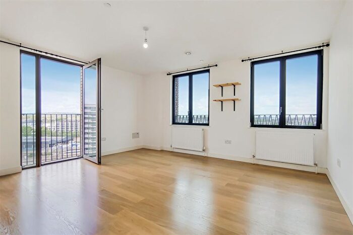 2 Bedroom Flat To Rent In York Way, London, N1C