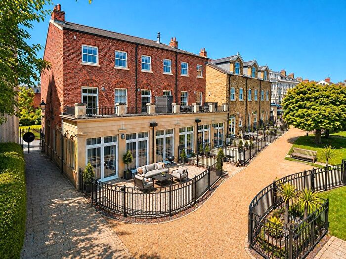 1 Bedroom Flat For Sale In West Court, Rumbush Lane, Dickens Heath, B90