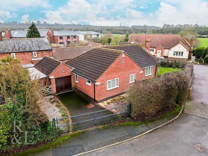 3 Bedroom Bungalow For Sale In Saddlers Yard, Plumtree, NG12