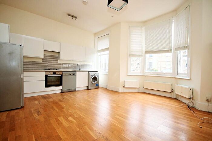 2 Bedroom Flat To Rent In Huddleston Road, Holloway, N7