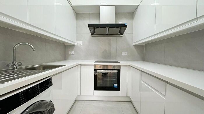 3 Bedroom Flat To Rent In Coronation Road, Bristol, BS3