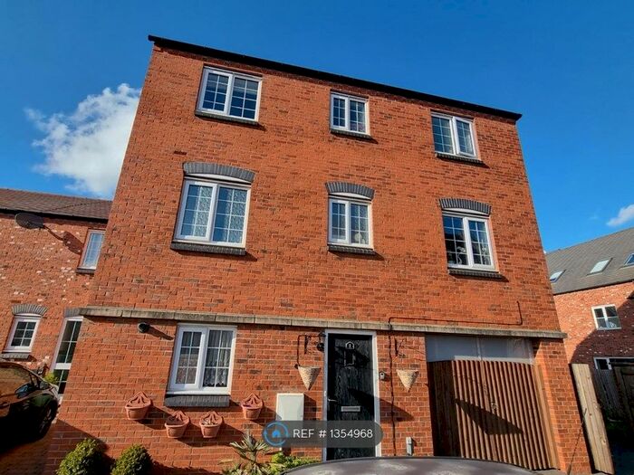 4 Bedroom Semi-Detached House To Rent In Kevin Wood Close, Leicester, LE4