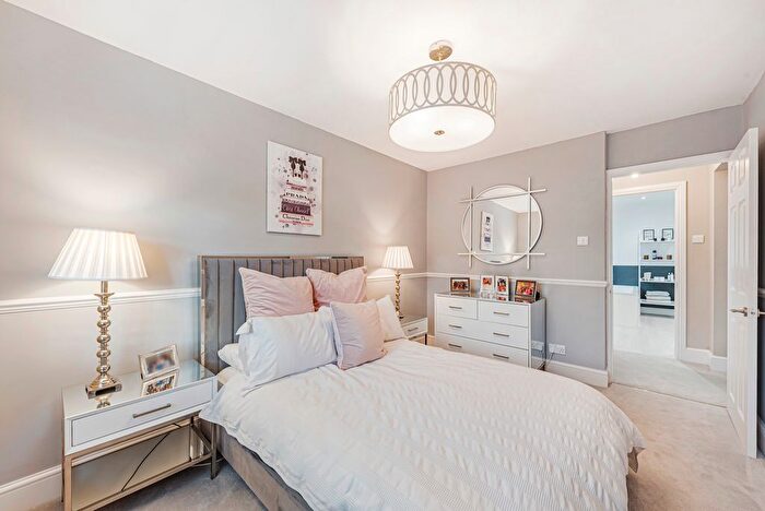 4 Bedroom Detached House For Sale In Clarence Crescent, Sidcup, DA14