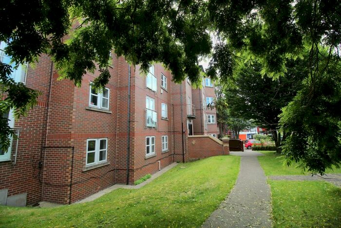 4 Bedroom Flat To Rent In Kensington Terrace, Hyde Park, Leeds, LS6