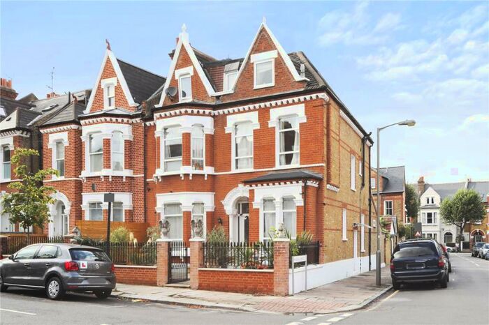 1 Bedroom Apartment To Rent In Morella Road, London, SW12