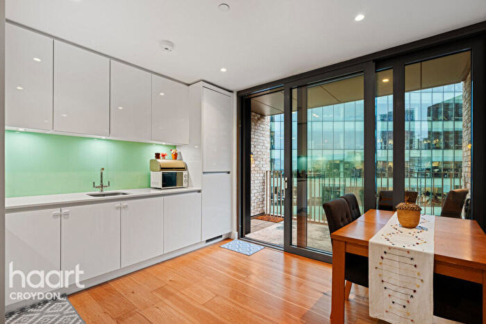 2 Bedroom Flat For Sale In Caithness Walk, Croydon, CR0