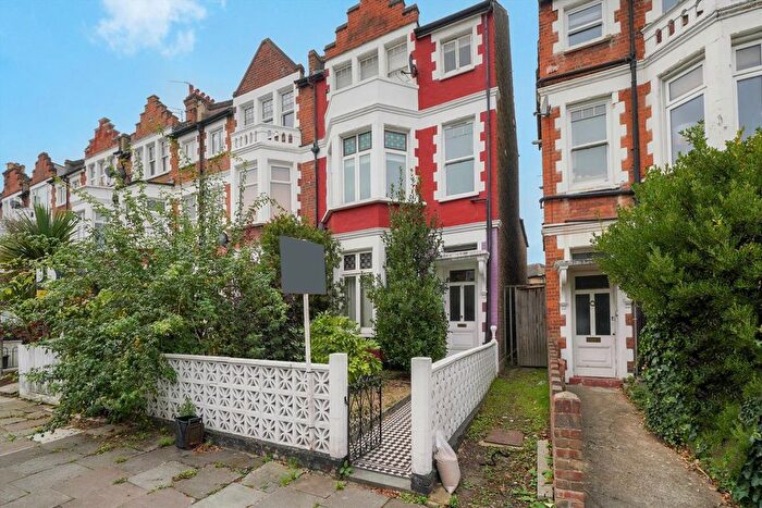 2 Bedroom Flat For Sale In Salford Road, Balham, SW2