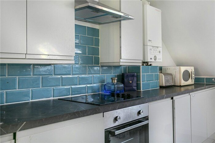 2 Bedroom Flat To Rent In Foxley Lane, Purley, CR8