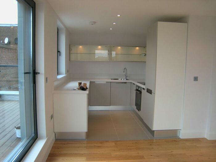 2 Bedroom Flat To Rent In Long Lane, London, SE1
