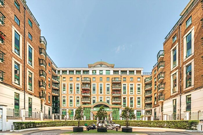 2 Bedroom Flat To Rent In Beckford Close, West Kensington, W14