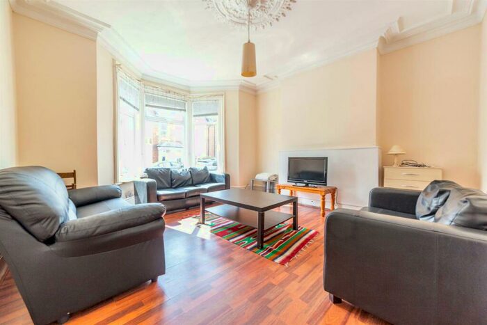 5 Bedroom Terraced House To Rent In &#;pppw - Simonside Terrace, Heaton, NE6