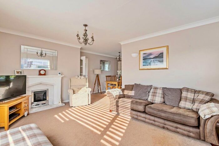 2 Bedroom Detached Bungalow To Rent In Willow Rise, Tadcaster, North Yorkshire, LS24