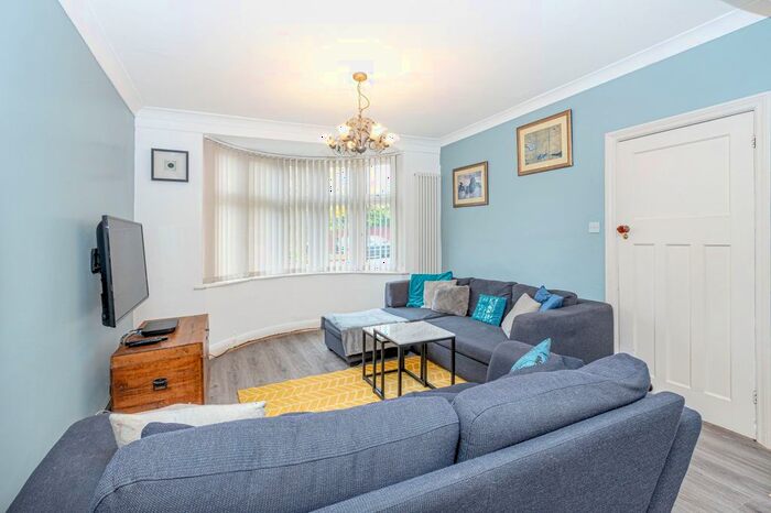 3 Bedroom Flat To Rent In Avalon Road, London, W13