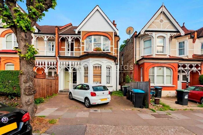 2 Bedroom Apartment To Rent In Broomfield Avenue, Palmers Green, N13