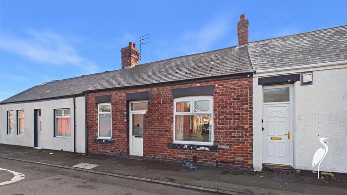 3 Bedroom Cottage For Sale In East Moor Road, Pallion, Sunderland, SR4