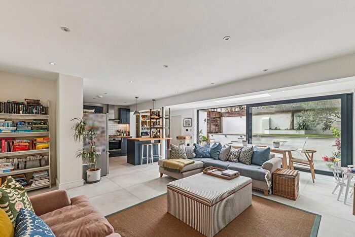 3 Bedroom Flat For Sale In Askew Road, Askew Village, Shepherd's Bush, W12