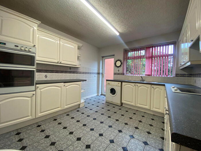 3 Bedroom Semi-Detached Bungalow For Sale In Fairfields, Garden Suburb, Oldham, OL8