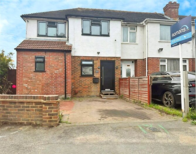 4 Bedroom End Of Terrace House For Sale In Grasmere Avenue, Slough, Berkshire, SL2