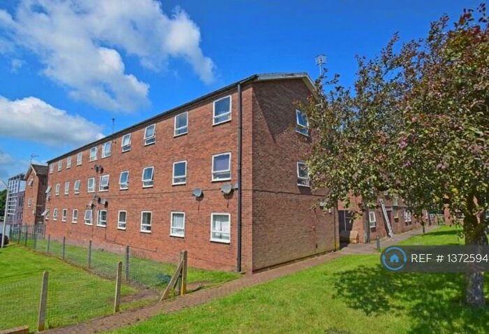 2 Bedroom Flat To Rent In Birlingham House, Bromsgrove, B60