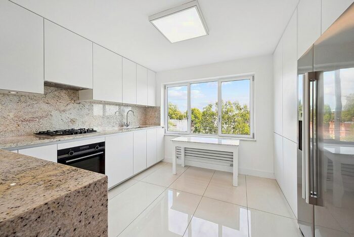 3 Bedroom Flat To Rent In St. Mary Abbots Terrace, London, W14