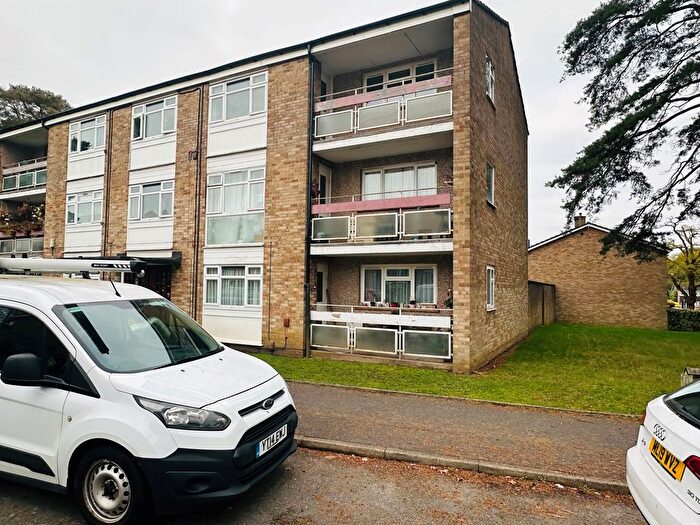2 Bedroom Flat To Rent In Uffington Drive, Bracknell, RG12