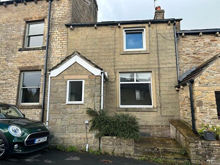 2 Bedroom Cottage To Rent In Main Street, Bradley, Keighley, BD20