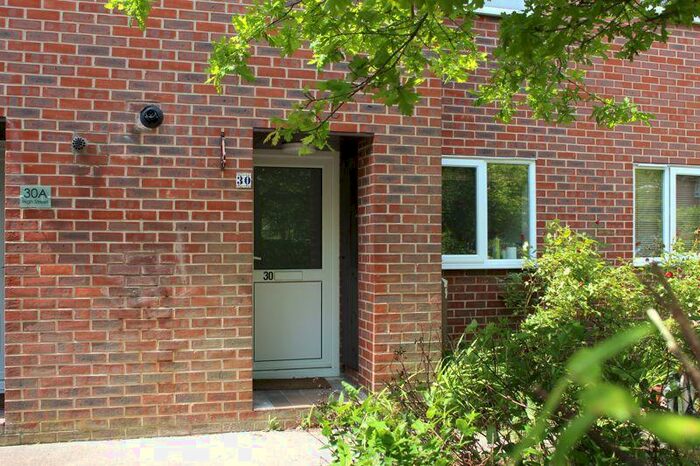 2 Bedroom Flat To Rent In Bedroom Maisonette With Garage, OX11