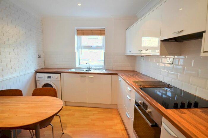 2 Bedroom Flat To Rent In Cromwell House, Bishophill, York, YO1