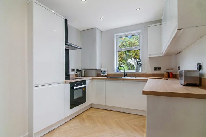 3 Bedroom Flat For Sale In Bargarron Drive, Renfrewshire, Paisley, PA3