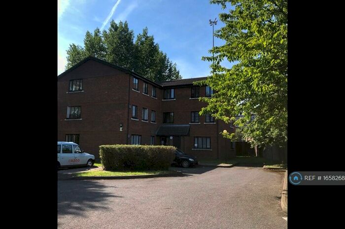1 Bedroom Flat To Rent In Birchwood Close, Morden, SM4