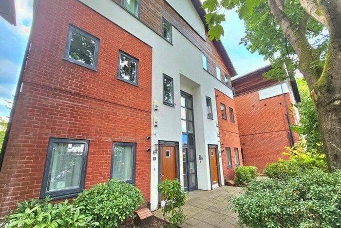 3 Bedroom Flat To Rent In Cavendish Road, West Didsbury, Didsbury, Manchester, M20