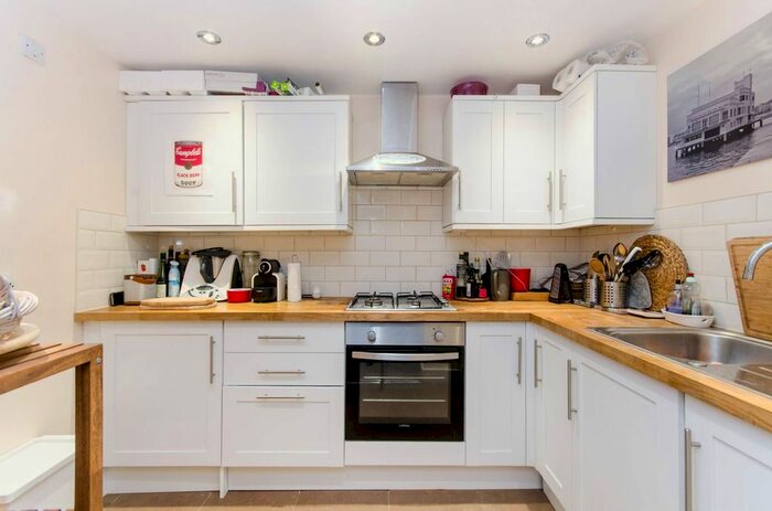 2 Bedroom Flat To Rent In Homefield Road, Wimbledon Village, London, SW19